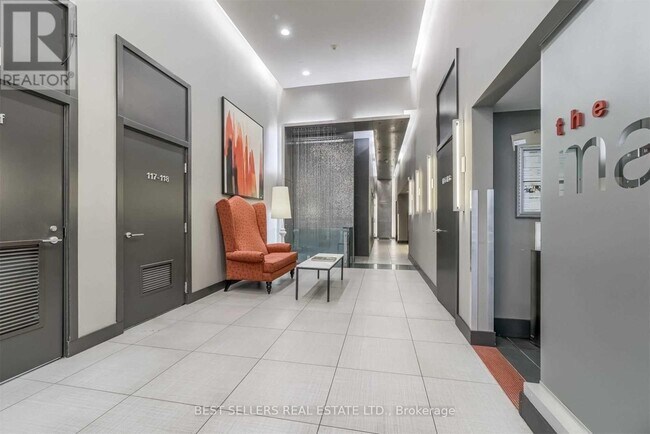 Photo - 1040 The Queensway Unité 715