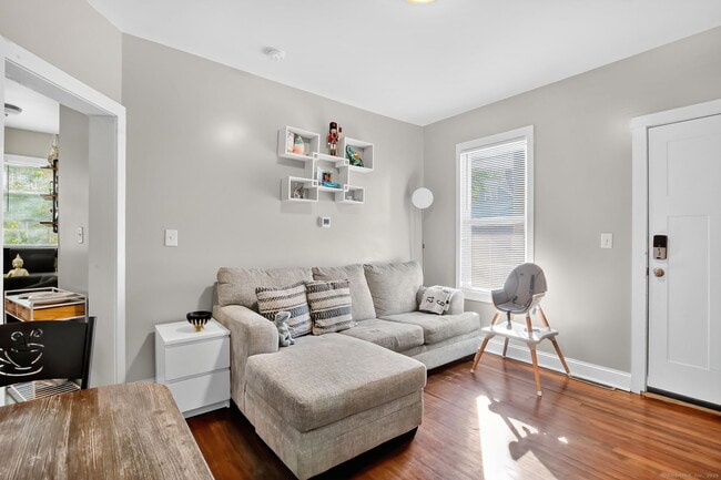 Photo - 14 Belden St