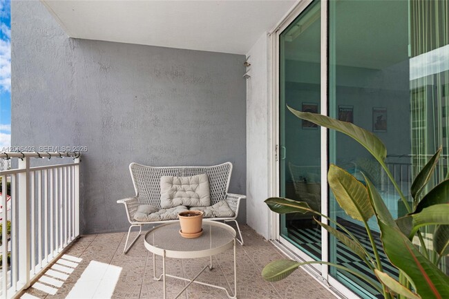 Building Photo - 60 NW 37th Ave Unit 905