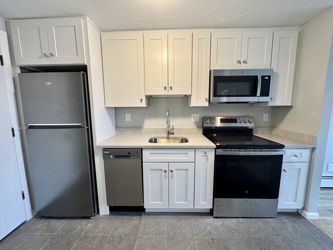 Building Photo - 97 Spring St Unit D8 Rental
