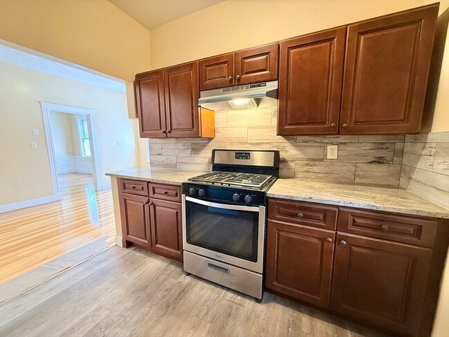 Building Photo - 6 Tennis Rd Unit 1