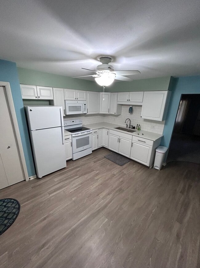 Photo - 3379 Division Ave SW