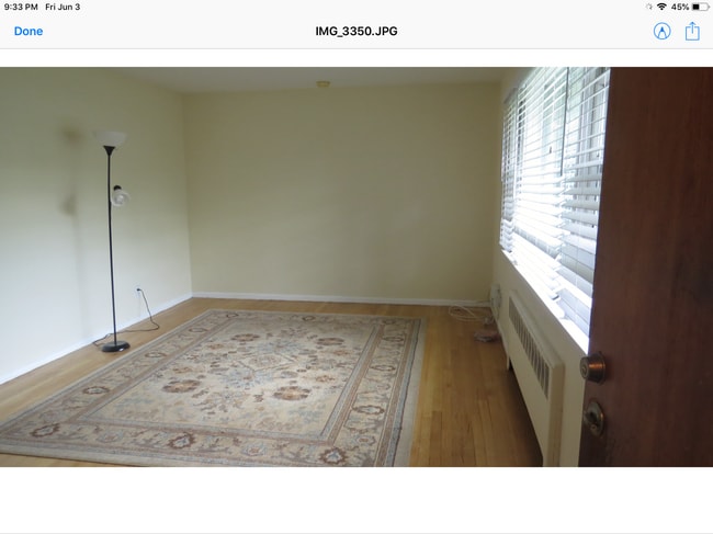 Sala de estar con ventanal - 612 4th Ave Unidad 1