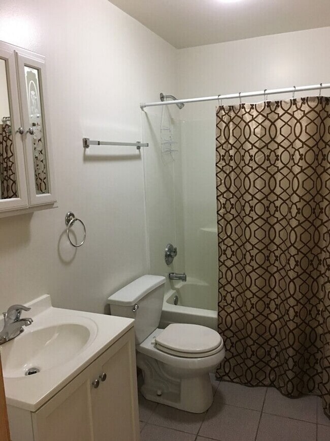 Building Photo - 3020 Jackson Ave Unit 3020 #2 Rental