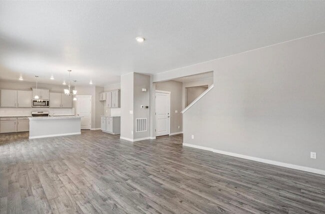 Photo - Spacious 5-Bedroom Home Including All Appl...