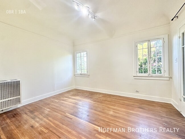 Photo - 806 1/4 Lucile Ave-