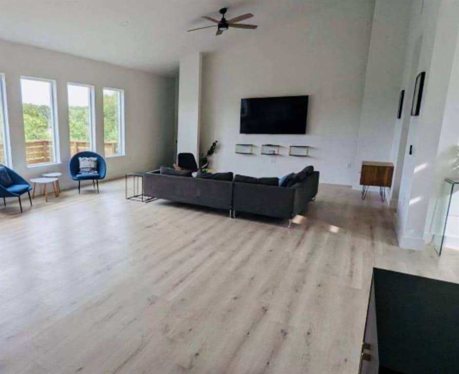 Photo - 5012 Baker St