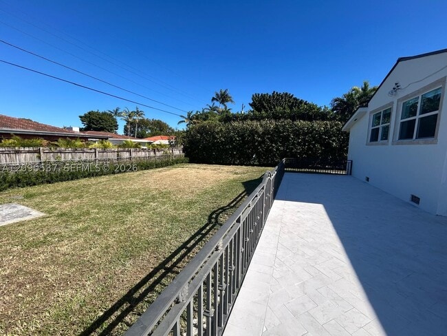 1525 SW 18th St