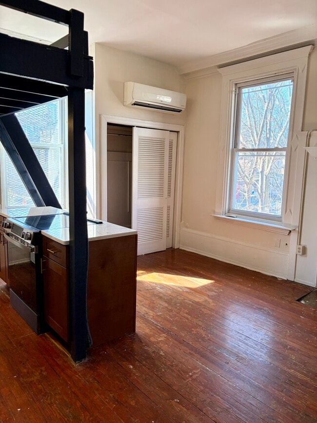 Photo - 3511 Baring St