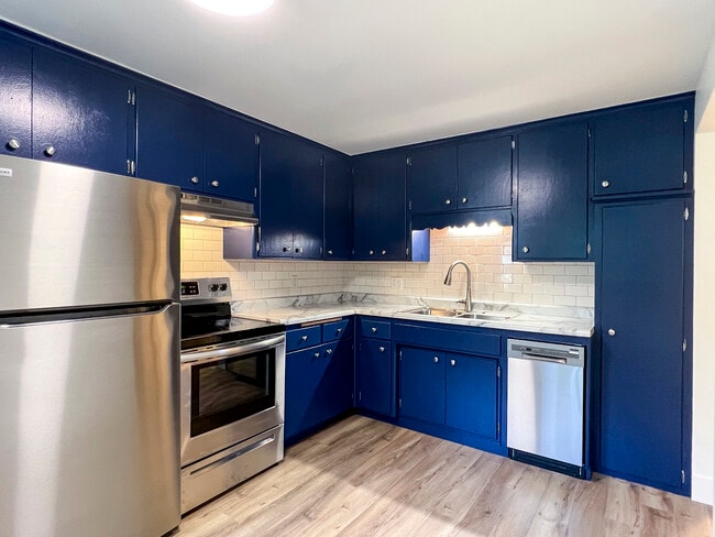 Building Photo - 1651 10th Ave Unit 4 Rental