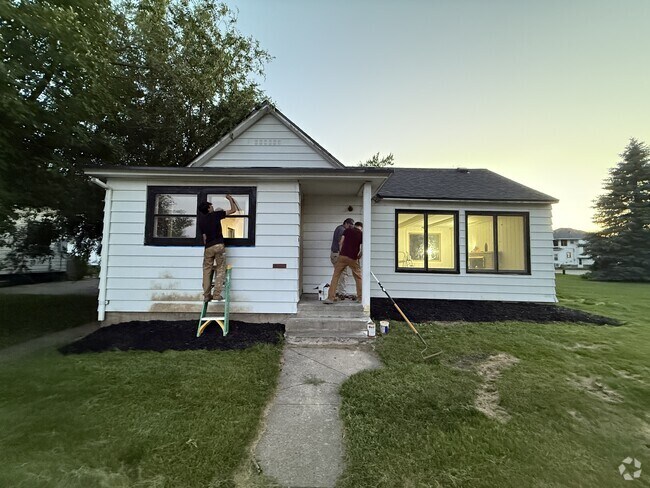 Building Photo - 418 S State St Rental