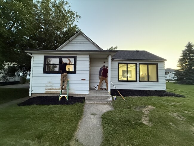 Building Photo - 418 S State St Rental