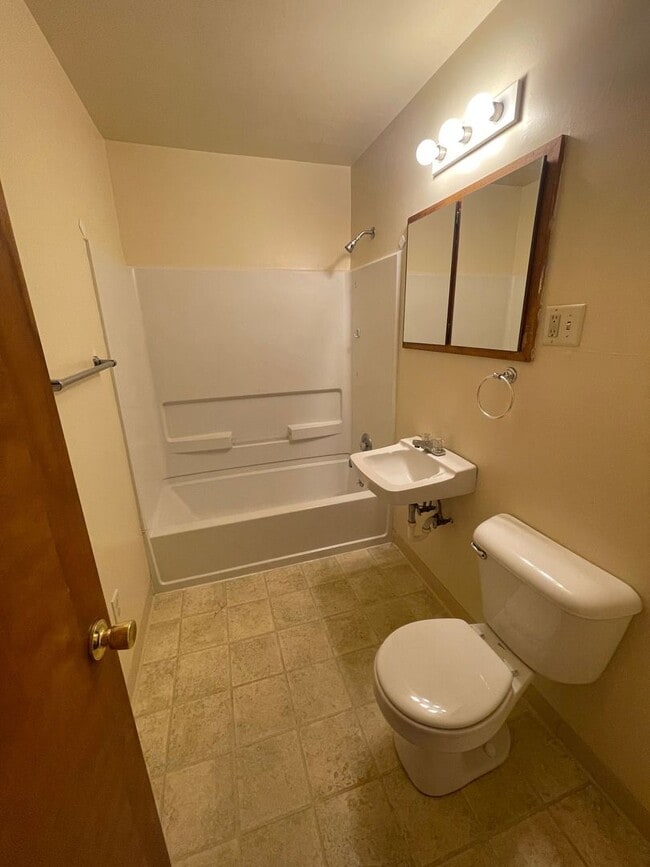 Photo - 1201-1203 Eisenhower Unit 1201 Eisenhower