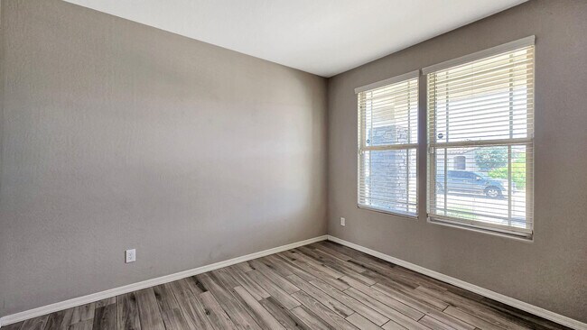 Photo - 17156 W Lincoln St