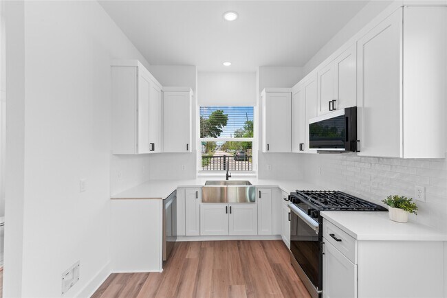 Photo - 6186 Eastland St