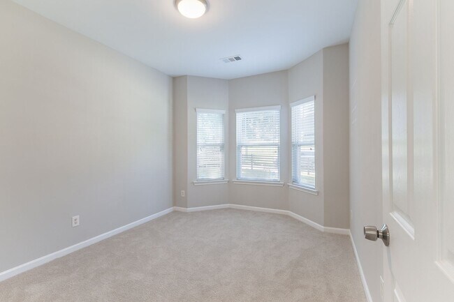 Photo - 1235 Ladd St SW