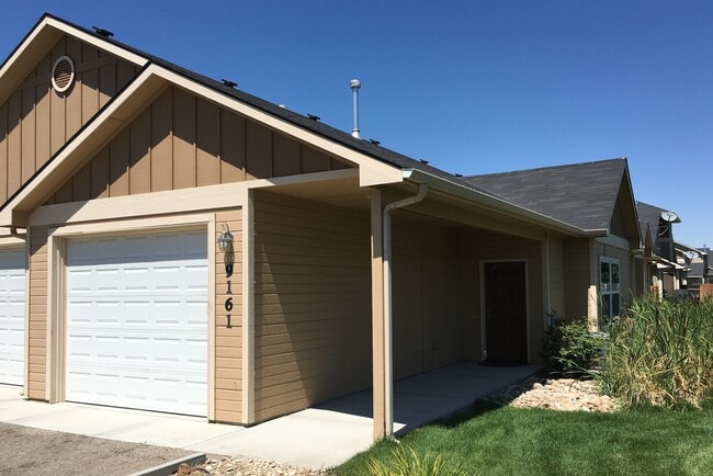 Building Photo - Adorable 2bd 2ba condo in the Charter Poin...
