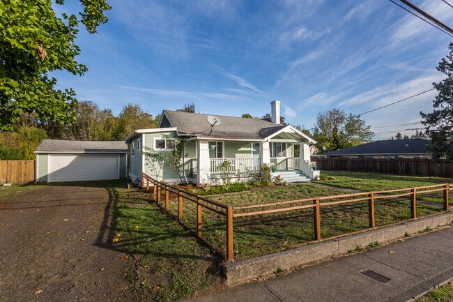 Building Photo - 2624 Columbia Blvd