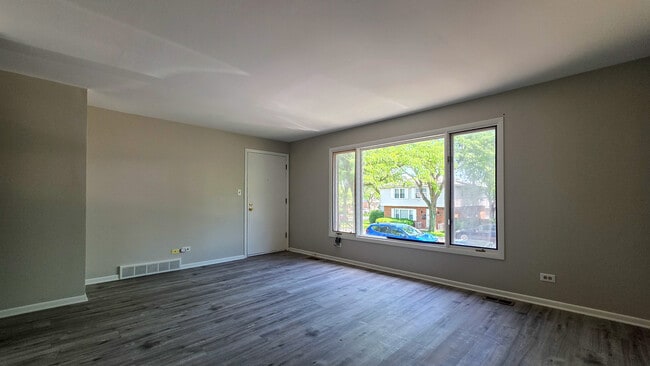 Photo - 16724 Hillside Pl
