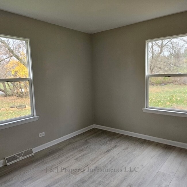 Photo - 7119 S Solon Rd