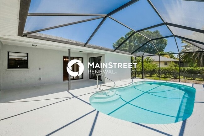 Photo - 3 Bedroom Pet-Friendly Home in SARASOTA, FL with Main Street Renewal