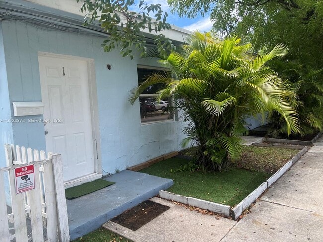 Building Photo - 2118 N 19th Ave Unit 1-4