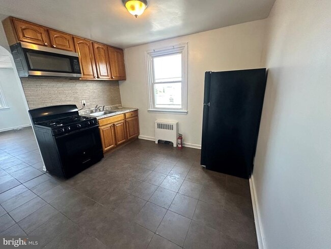 Photo - 2749 Levick St
