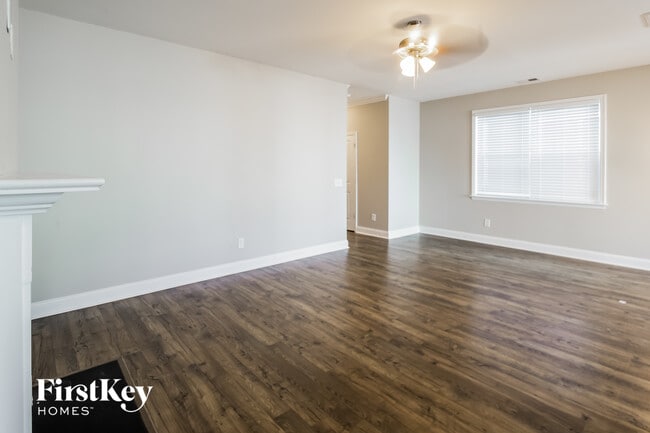 Photo - 153 Yorkshire Dr