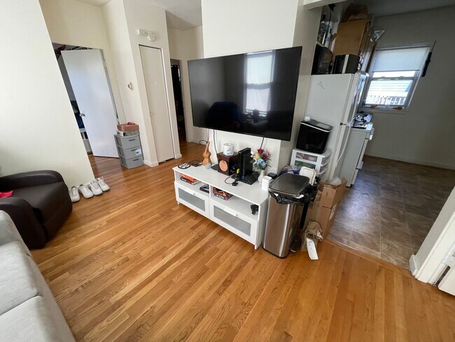 Photo - 218 W 8th St Unit 3