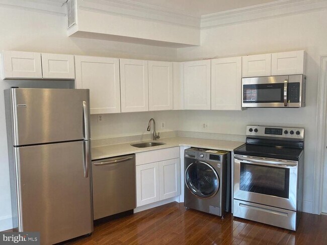 Photo - 1426 Wisconsin Ave NW