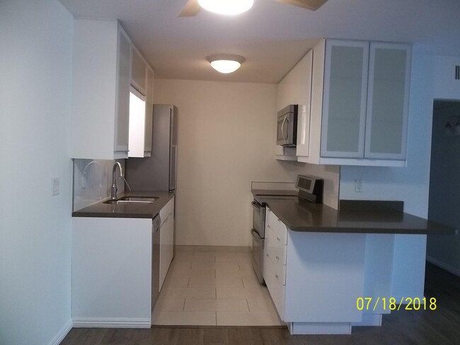 Photo - 564 N Bellflower Blvd Unidad 319 Rental