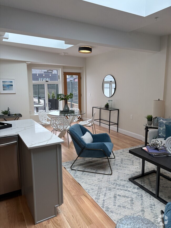 Building Photo - 202 Elm St Unit 3 Rental