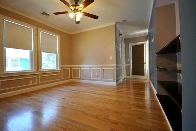 Photo - Oak Sq. Brighton 3-bed with Parking