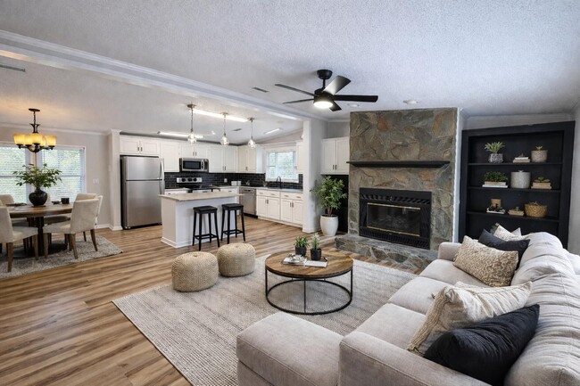 Photo - 450 Wendy Ln