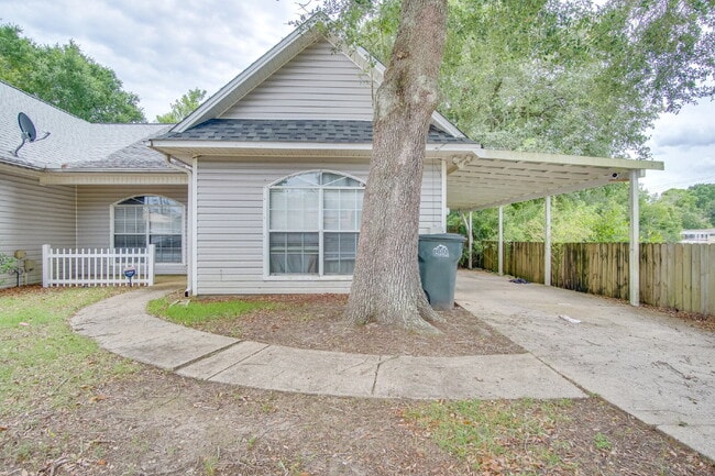 Building Photo - Modern 3BR/2BA Duplex with Granite Countertops, Stainless Appliances, Covered Patio & Private Fen...