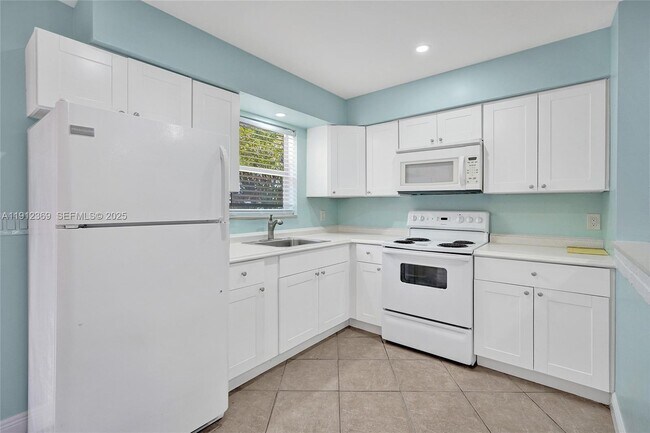 Photo - 720 SE 15th St Unit 1