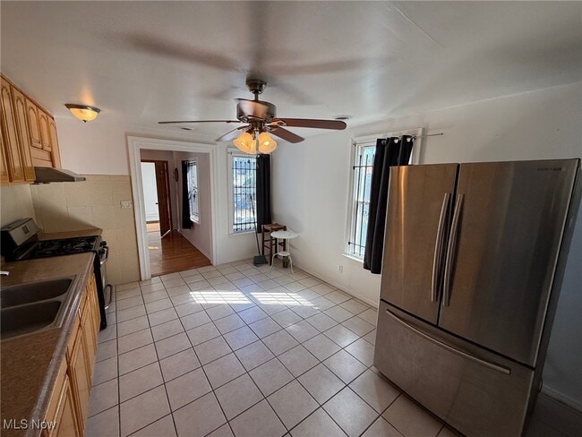 Photo - 1576 E 36th St Unit 2 Front