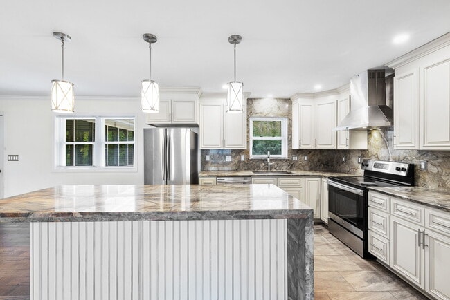 Photo - 1319 Legend Rd