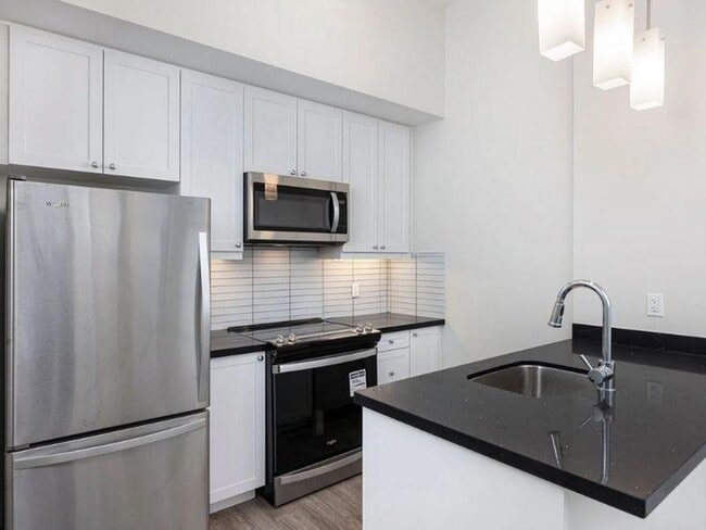 Photo - 1465 Lawrence Avenue West