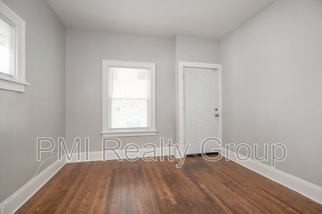 Building Photo - 3600 E 153rd St Unit DOWN