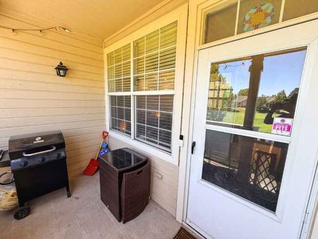 Photo - Rare opportunity to lease a golf course-view condo in one of Littleton's most convenient locations! Unidad #H
