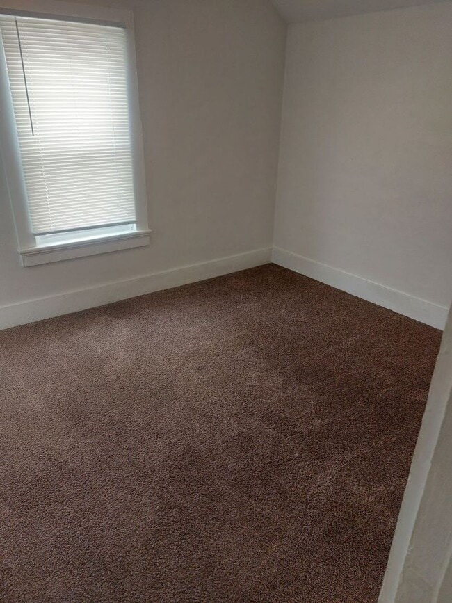 Photo - Updated 2 Bedroom Upper in Quiet Building