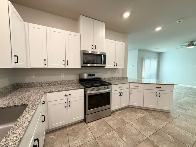 Photo - Modern 4/BD 3/BA Gem in Prime Community with Fresh Updates