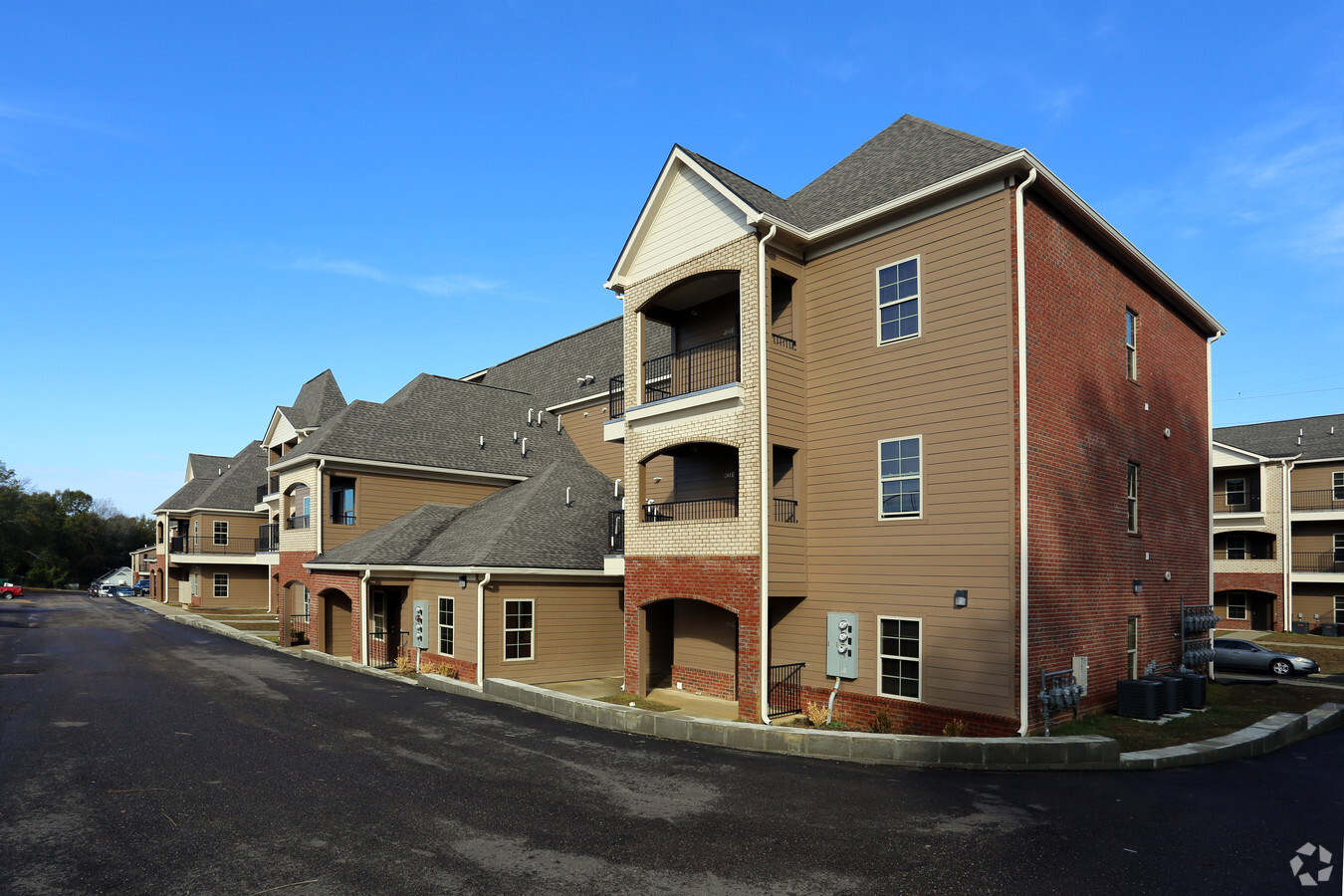 Downing Court, Oxford Court & Taylor Court - Downing Court, Oxford Court & Taylor Court Apartments