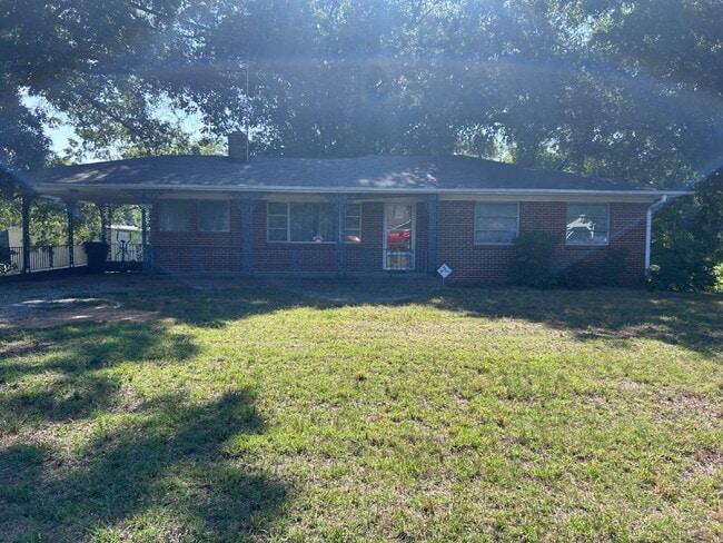 "Charming 3-Bedroom Retreat with Spacious Living in Colfax!"