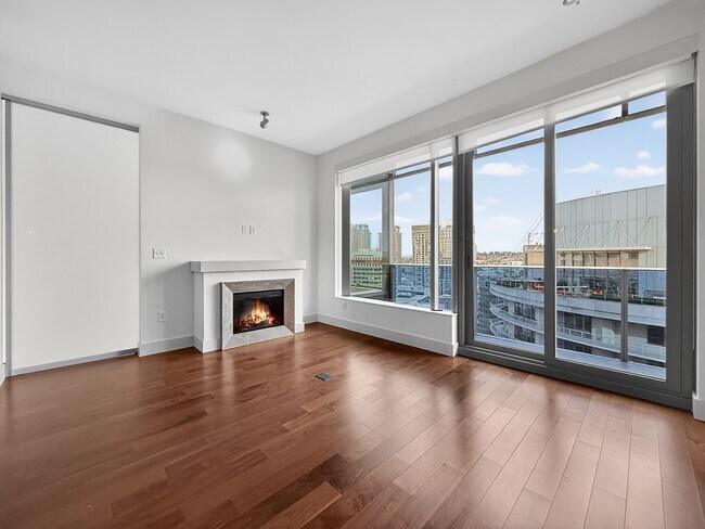 Photo - 737 Olive Wy