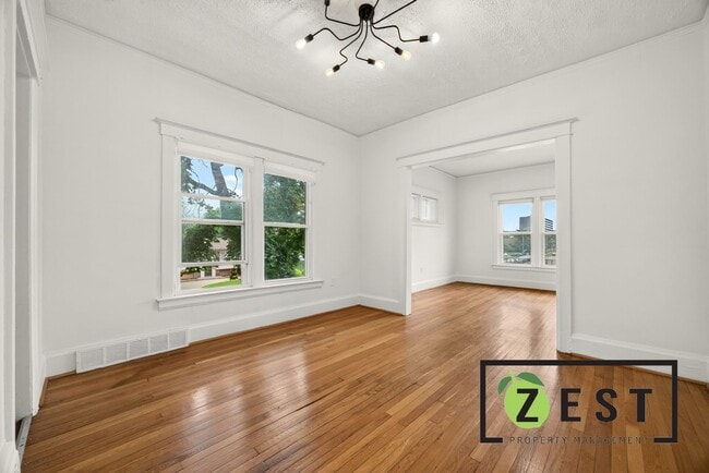 7643-7645 Kipling Ave Unidad 7645 Kipling - Upper