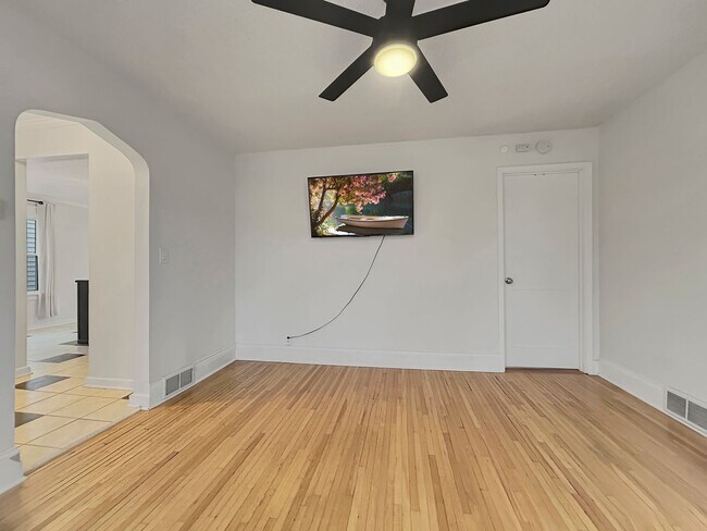 Photo - 2729 Vernon Ave S