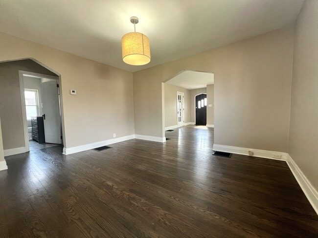 Photo - 5194 Sidney Rd