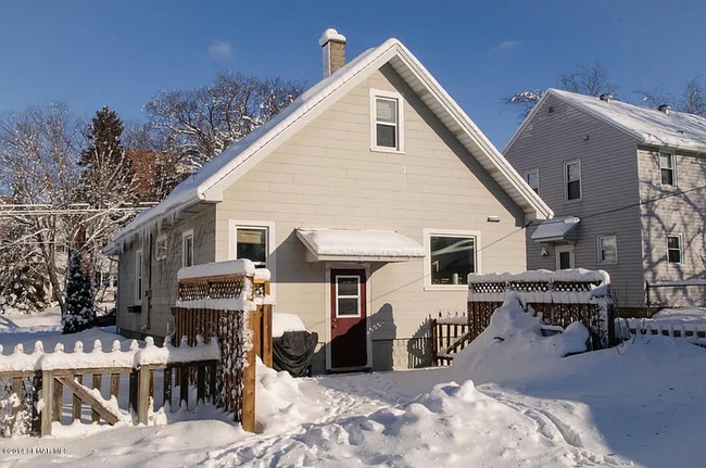 Photo - 301 15th Ave SW